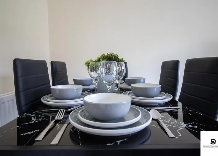 Newly Launched Two Bedroom House By Den Accommodation Short Lets & Serviced Accommodation With Garden