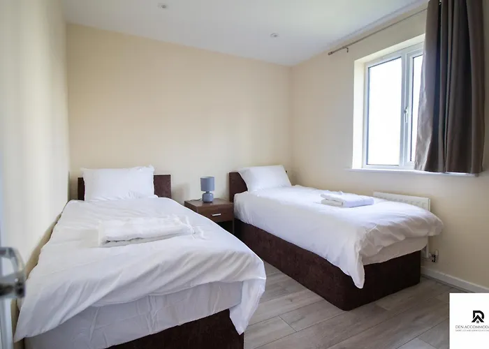Newly Launched Two Bedroom House By Den Accommodation Short Lets & Serviced Accommodation With Garden